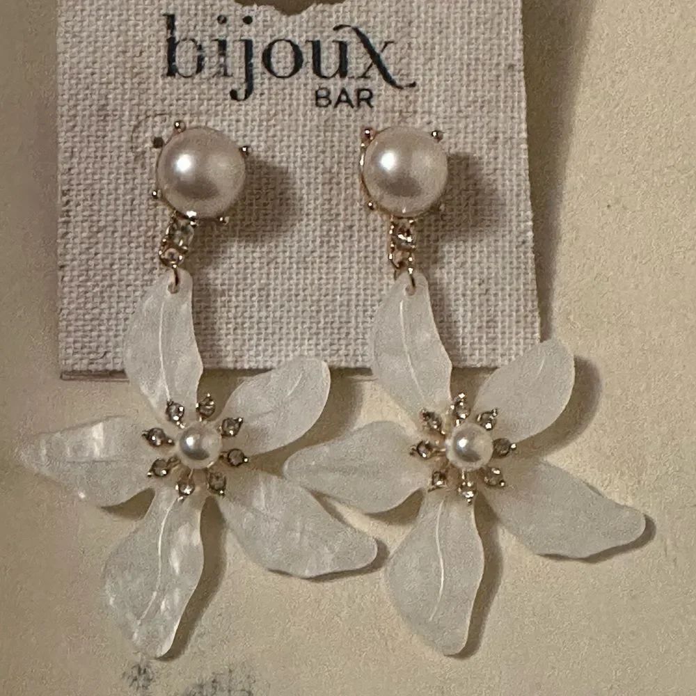 Bijoux Bar dangle flower stud earrings pearl